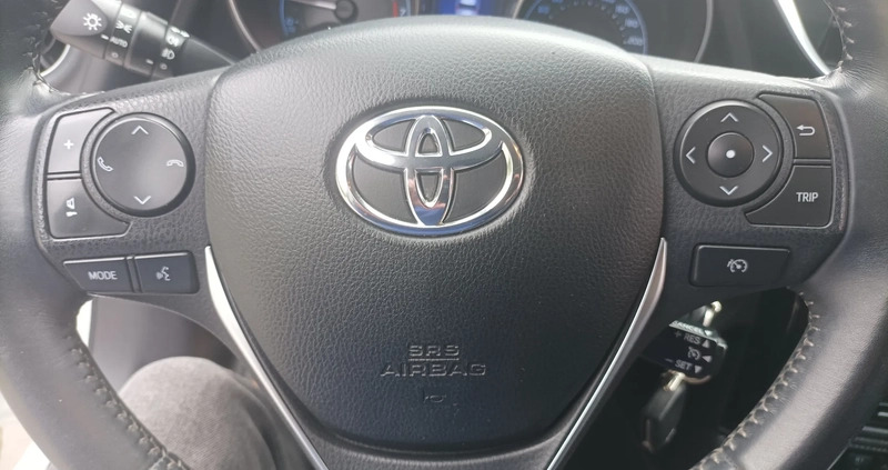 Toyota Auris cena 38990 przebieg: 190000, rok produkcji 2017 z Urzędów małe 121